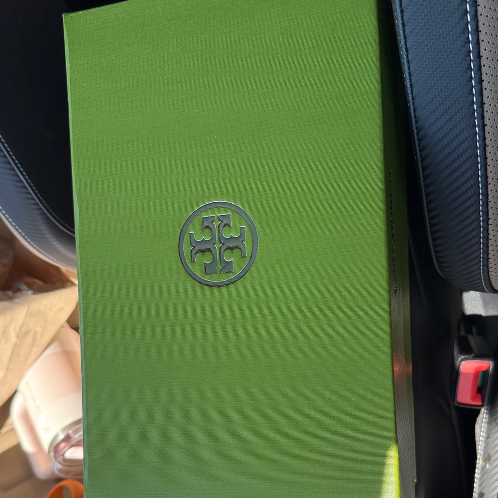 Tory Burch Eyelet Toe Ring Sandals - Picture 7 of 9